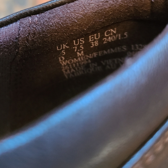 🦩 3/$30 Clarks Brown Slip On Loafers - size 7.5 - Picture 6 of 6